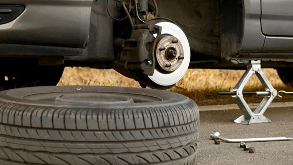 What are the duties of car assistance?